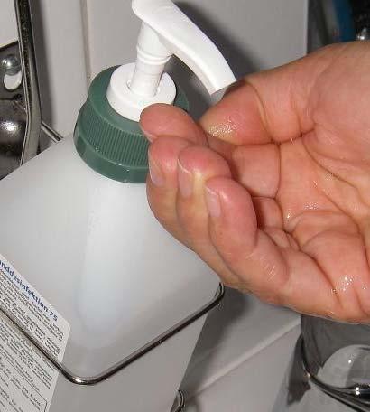 Handdesinfektion Direkt före och direkt efter patientnära kontakt - även före rena och efter orena