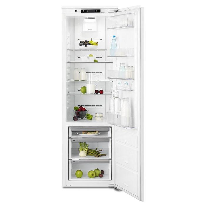 Inbyggnadskyl ERC3195AOW Information Passar ihop med EUC2245AOW LED-belysning Elektronisk styrning med LCD display Multiflow - bekvämt för dig och bra för dina matvaror FreeStore Shoppingfunktion