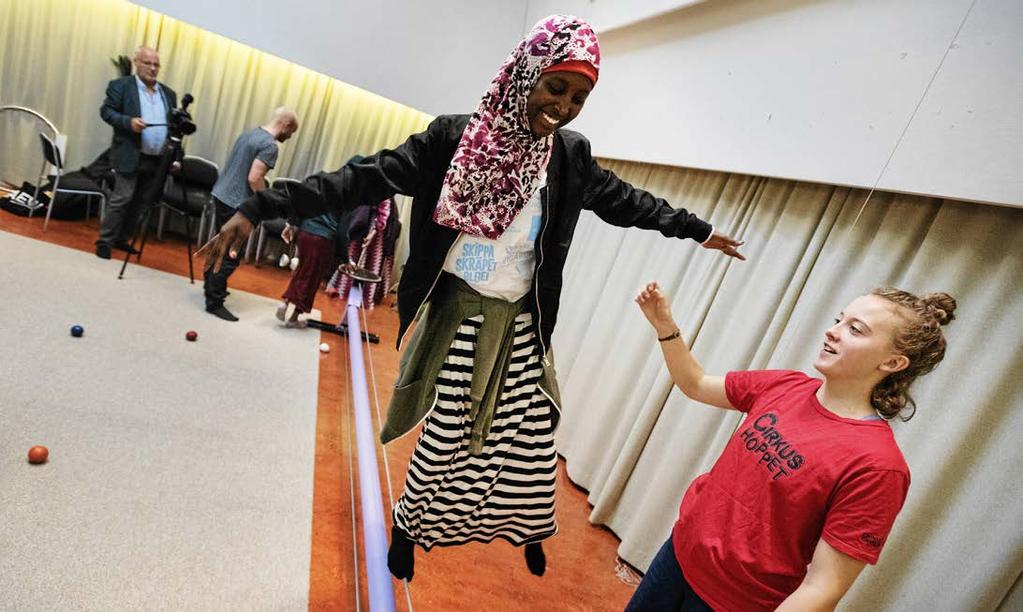 31 FÖR MÄNNISKOR PÅ FLYKT I SVERIGE ÅRSREDOVISNING 2017 ÅRSREDOVISNING 2017 FÖR MÄNNISKOR PÅ FLYKT I SVERIGE 32 Varmt välkommen hit Clowner utan Gränser i Sverige Under 2017 drev Clowner utan Gränser