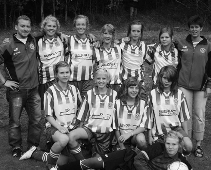 F 14 Lag 2-94 Övre raden från vänster: Jimmie Seger, Carolina Carlsson, Stina Alfredsson, Malin Malmerström, Julia Andreasson, Nathalie Johansson, Annette Elinder Eriksson.