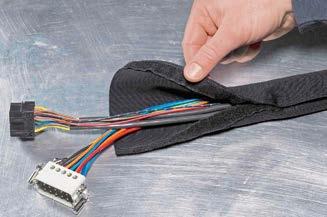 3.6 Kabelskyddssystem Flätad skyddsstrumpa Återförslutbar skyddsslang för skydd av redan anslutna kablar HELAHOOK Helahook används i industriella maskiner, elektrisk apparatur, skeppsbyggen,