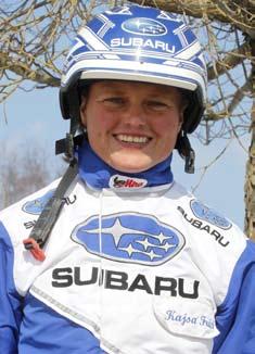 Omslaget: Med endast fyra tävlingsdagar kvar på Rättvik leder Kajsa Frick championligan. Foto: Hanold/Foto-Mike Producerat av Travdirekt Sverige www.travdirekt.