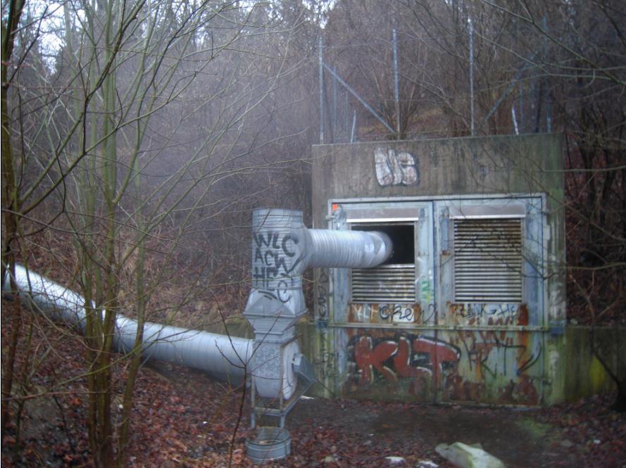 2.3 Luktstörning 2.3.1 Kontinuerlig luktspridning vid drift Tunnelsystemet som avslutas med Järva pumpstation ventileras idag inte med fläktar utan med självdrag.