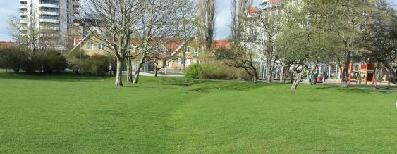 Den nedsänkta lekplatsen kan avvattnas till den kombinerade ledningen som finns under gångvägen i planområdets mitt, vid östra gränsen på planområdet (förbindelsepunkt enligt alternativ 3).