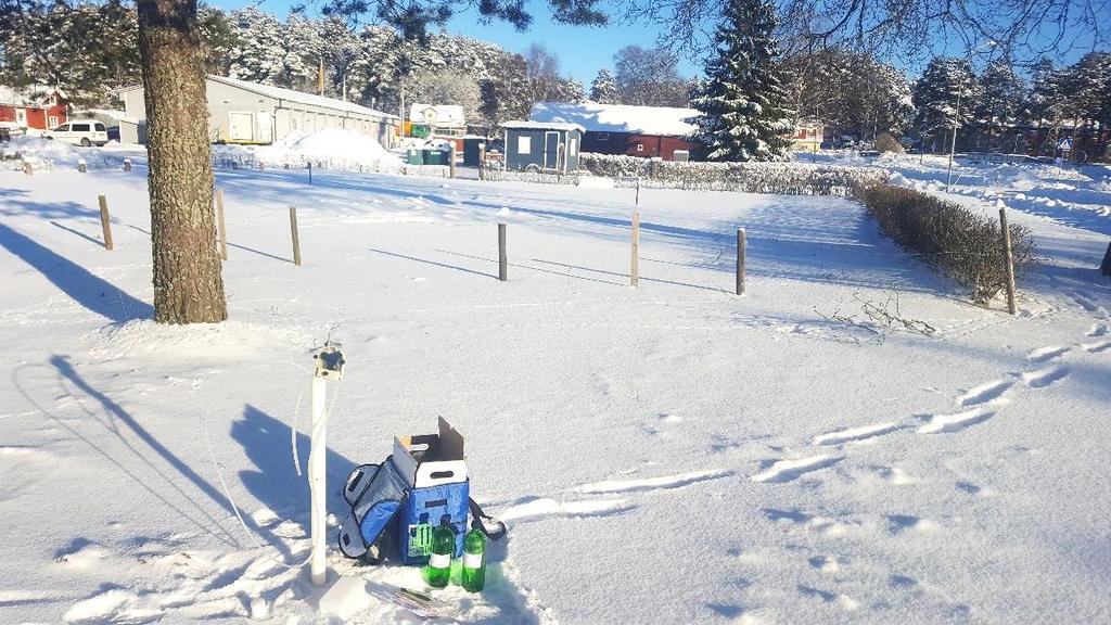 Figur 8. Provtagning av grundvatten med hjälp av peristaltisk pump. 4.3 Inmätning Inmätningen syftar till att dokumentera undersökningspunkternas läge.