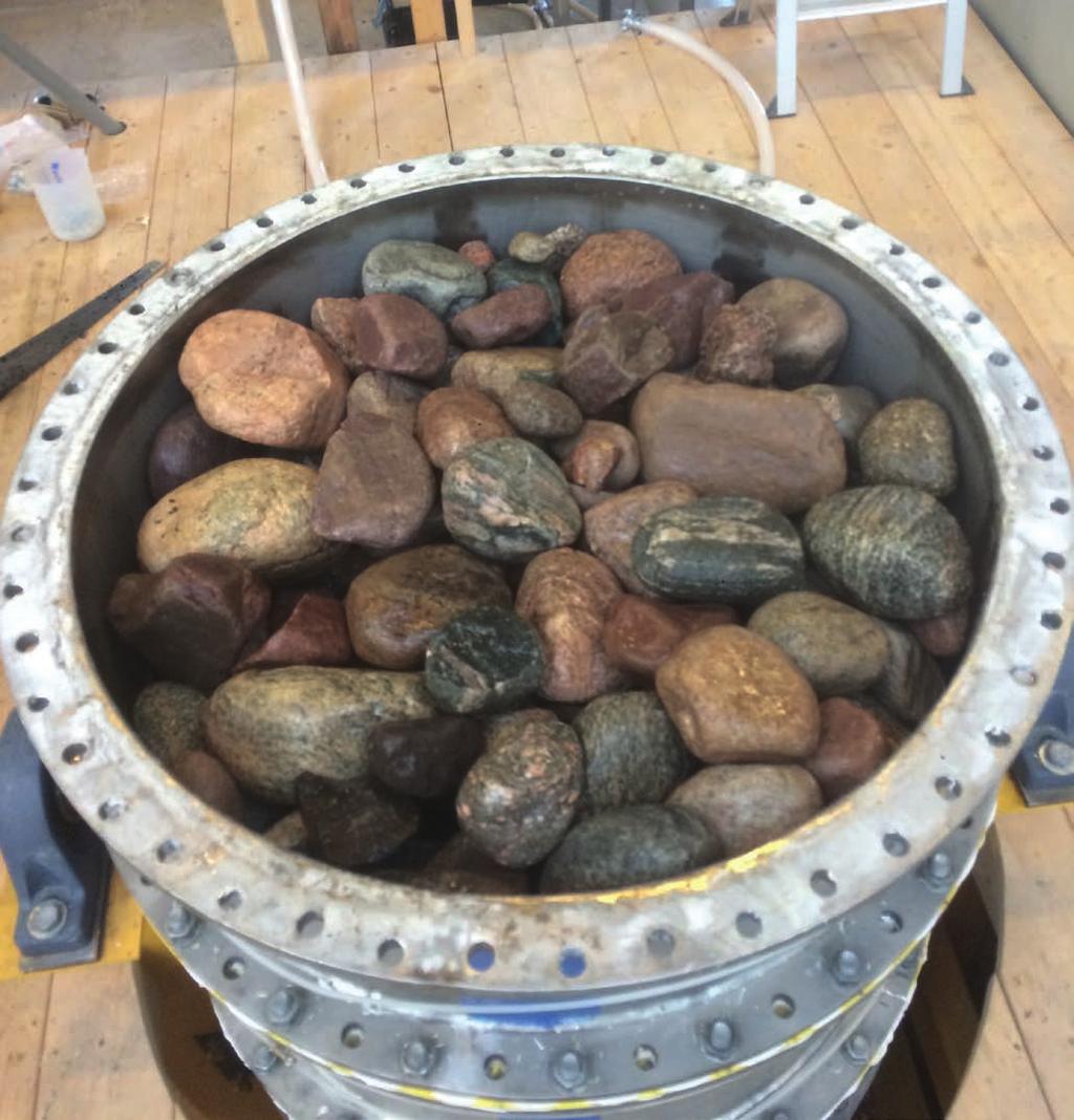 Bedömning av dammars vattengenomsläpplighet Det är idag svårt att bedöma den hydrauliska konduktiviteten (vattengenomsläppligheten) hos en fyllningsdamm.