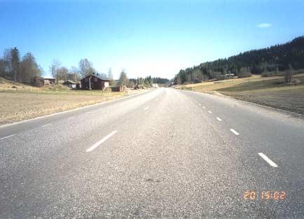 Den nya etappen på väg 90, mellan Lunde och Kramfors, utgörs av 12-metersväg (med vägrenar) och har ca 2300 fordon per