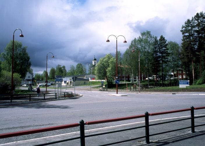 stånd på 200 meter bör eftersträvas vid jordbrukscentra med djurhållning, men undantag kan medges om bostadsbebyggelse redan är etablerad inom den föreslagna skyddszonen.
