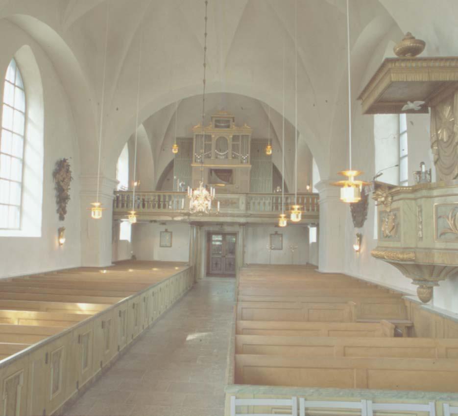 6 Interiör mot väster med orgelläktaren. utsirad tavla som bars i begravningsprocessionen.