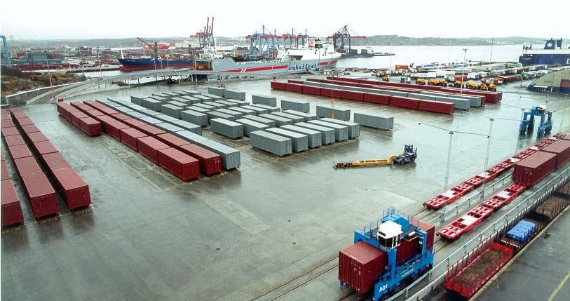 1 Nordens största hamn Näringslivet i Sverige och Skandinavien är starkt internationellt orienterat och dess konkurrenskraft beroende av ett väl fungerande och effektivt transportsystem.
