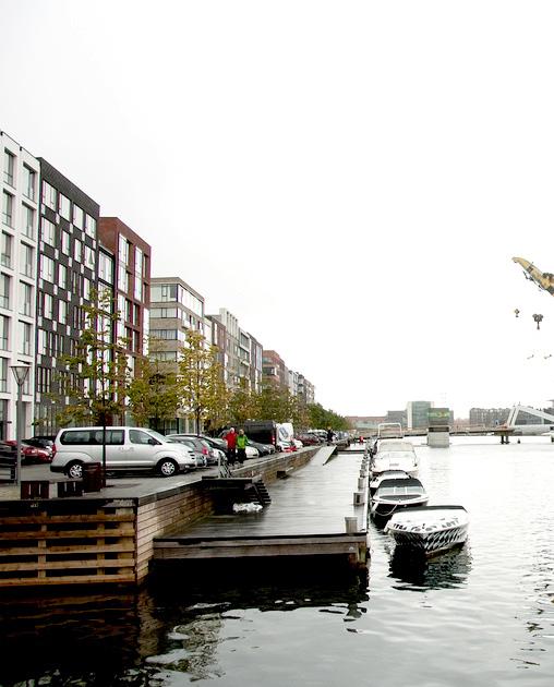 51 2. > Kajpromenaden längs Oslopiren.
