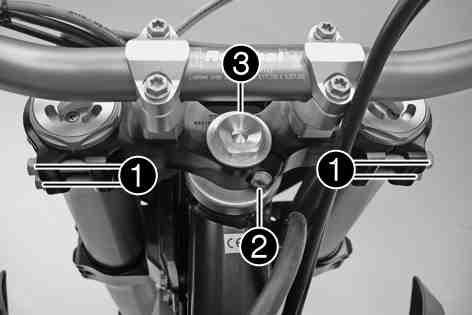Skruv styrhuvud upptill M20x1,5 10 Nm Knacka lätt på den övre gaffelkronan med en plasthammare för att undvika spänningar. Dra åt skruvarna.