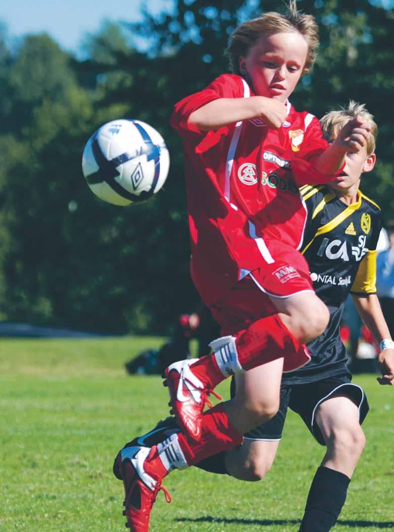Vi älskar fotboll.