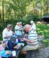Nu vlar v ut Örtagården, Dals-Rostock Torrups slott blr vår ssta anhalt där det dracks kaffe och Anny Månssons hembakta kakor. Vädret var med oss hela dagen, solgt och varmt. En mycket trevlg dag.