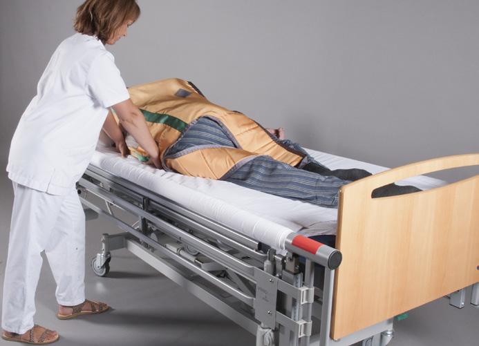 DEL 2 - Bruksanvisning DEL 2 - Bruksanvisning Placering av sele Vändning till bukläge Det är enkelt att lägga sele på den