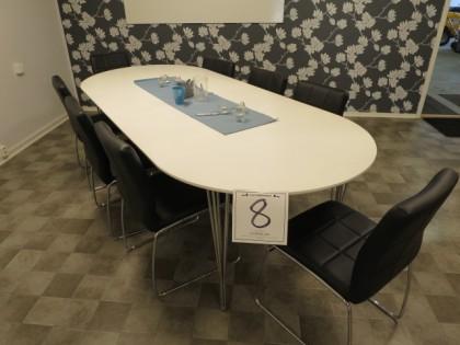 ca 150/250cm och 8st stolar