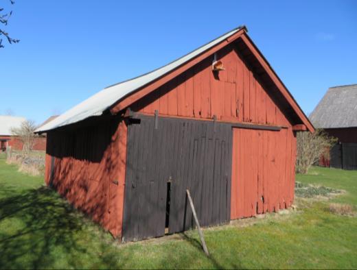 Garaget på Karamåla 2:4 är av tidig 1900-talstyp, men har återanvända