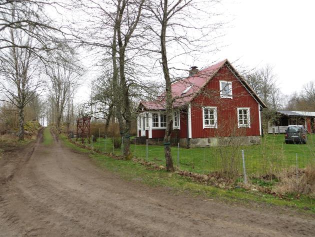 Mangårdsbyggnaden till en av de utflyttade gårdarna,