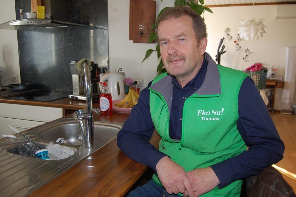 Snellman säger samtidigt att efterfrågan på ekologiska produkter borde öka ytterligare framöver för att det skall ske fler omläggningar på producentfältet.