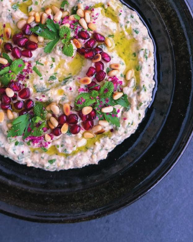 babaghanouge auberginedipp EN RÖKIG AUBERGINDIPP MED SMAK AV TAHINA OCH PERSILJA Ingredienser för 6 portioner: 1 burk babaghanouge 1 vitlöksklyfta, pressad 1 dl finhackad
