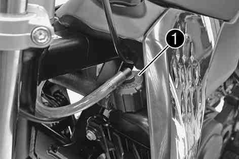 UNDERHÅLL AV CHASSI OCH MOTOR 49 9.67Kontrollera frostskyddet och kylvätskenivån Risk för skållskador När motorcykeln körs blir kylvätskan mycket varm och dessutom trycksatt.