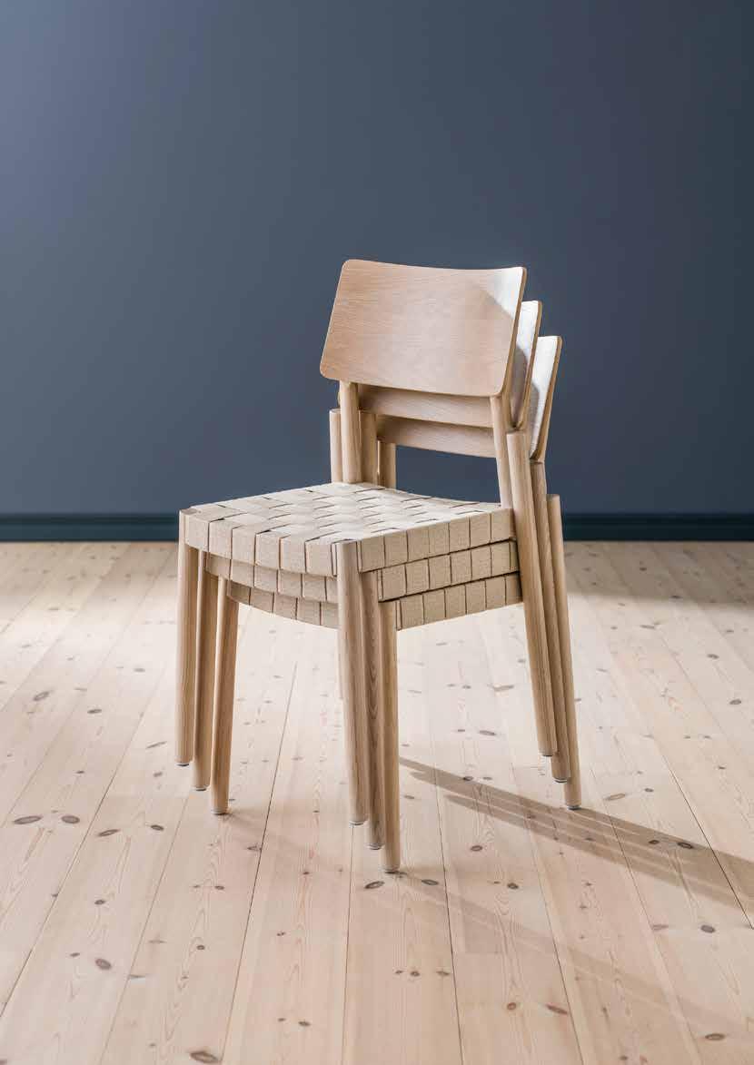 Flex stol - stapelbar Design Anton Björsing. Flex stol gjord i massivt trä är både monterad och stapelbar.