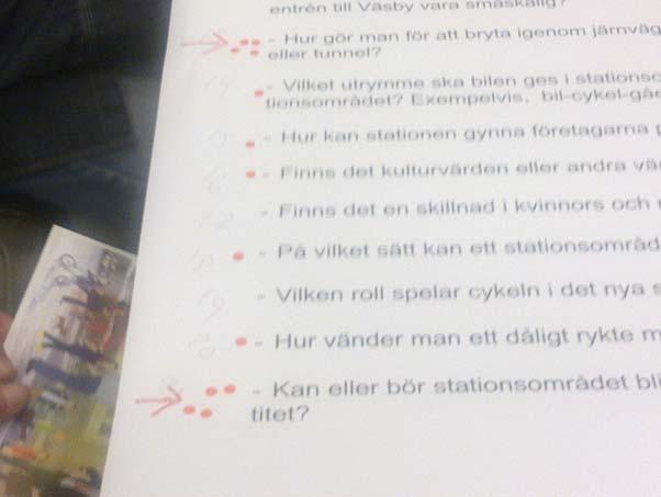 Dialoguppgift Efter informationen från Peab och kommunledningen inleddes dialoguppgiften. En lista med 21 teman som berör planeringen av stationsområdet presenterades för deltagarna.