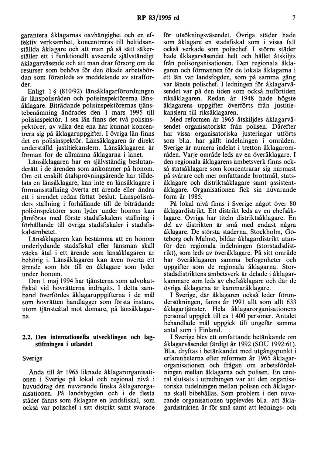 RP 83/1995 rd 7 garantera åklagarnas oavhängighet och en effektiv verksamhet, koncentreras till heltidsanställda åklagare och att man på så sätt säkerställer ett i funktionellt avseende självständigt