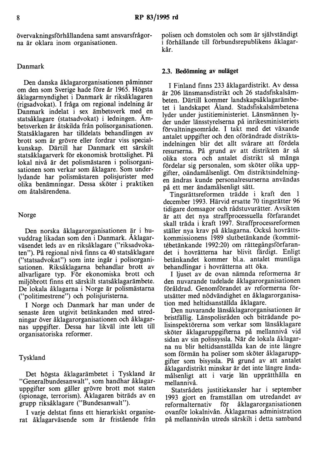 8 RP 83/1995 rd övervakningsförhållandena samt ansvarsfrågorna är oklara inom organisationen. Danmark Den danska åklagarorganisationen påminner om den som Sverige hade före år 1965.