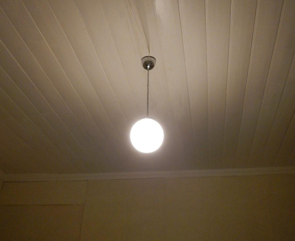 Belysning är en kinkig sak. Man vill gärna ha bra belysning men att bara byta till starkare lampa hjälper inte alltid.