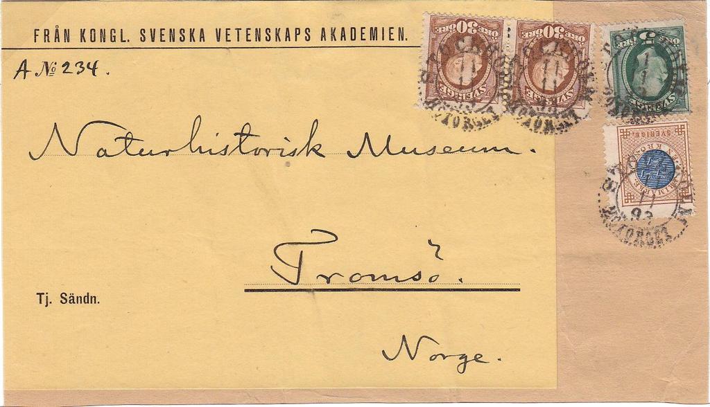 utlandet. För tjänsteförsändelser till utlandet användes normalt vanliga frimärken, även om tjänstefrimärken faktiskt var tillåtna just till Norge (Allmän poststadga 1892 134 / 37).