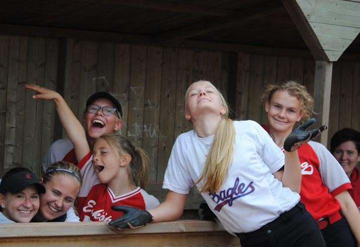 SVENSKA BASEBOLL OCH SOFTBOLL FÖRBUNDET De två lagen utkämpade en jämn batalj där Göteborg tog ledningen med 5-4 i toppen av nionde inningen, men där Los Nicas kunde svara i botten av nionde med två