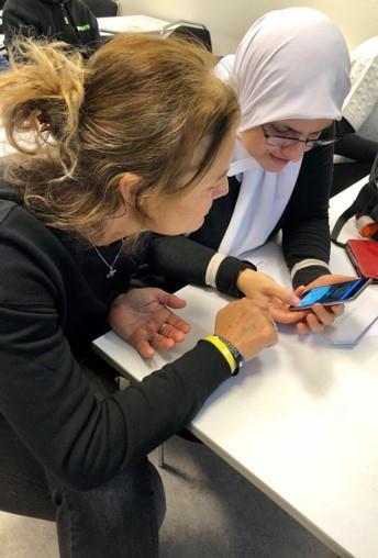 Lära sig språk med mobilen Närmare 200 arabisktalande personer Fältstudier på SFI, språkkaféer mm - intervjuer i