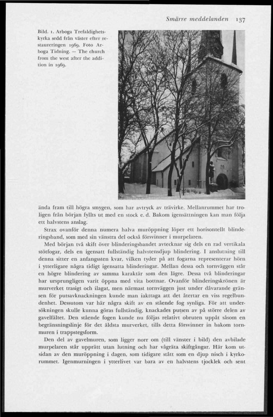 Smärre meddelanden 137 Bild. 1. Arboga Trefaldighctskyrka sedd från väster etter restaureringen 1969. Foto Arboga Tidning. The churih from the west after the addition in 1969.