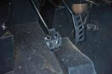 4WD, 4WD med Diff-lock Bromsar fram: Dubbel hydraulisk skiva Bromsar bak: Dubbel hydraulisk skiva, parkeringsbroms.