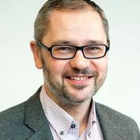 Tjugosju doktorander har publicerat minst en vetenskaplig artikel under året; åtta av dessa har publicerat två artiklar eller fler. (-) Fem doktorander har publicerat andra typer av texter.