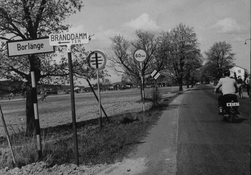 Tuna Gräns 1938 Namnet förekommer i Förteckning över Gatunamn söder om Köpingen 1938.