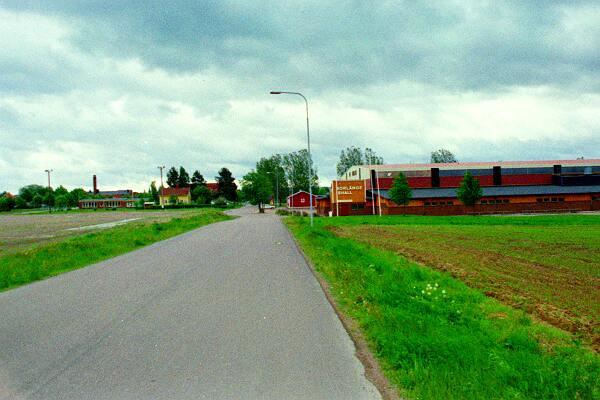 Gyllehemsvägen 1952 Namnkommitteéns förslag att vägen som från Tunavägen österut leder förbi Gyllehemmet ska få namn efter ålderdomshemmet fastställdes av fullmäktige.