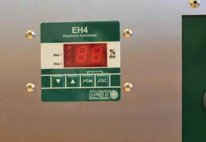 Exempel på installation EH4 In/Utsignaler Digitala utsignaler: 2 EH4, elektronisk hygrostat Tvåstegs hygrostat Sensor med snabb respons Två oberoende potentialfria