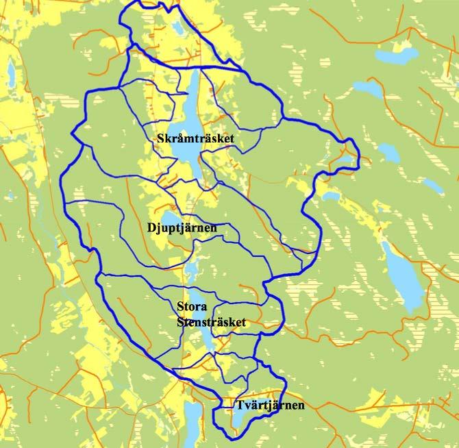 Figur 2. Skråmträsket, en del av Brännbäckens avrinningsområde (Berggren och Persson 2012). Sjön avvattnas åt norr och tillrinningen kommer främst från söder och sjöarna (nämnda ovan).