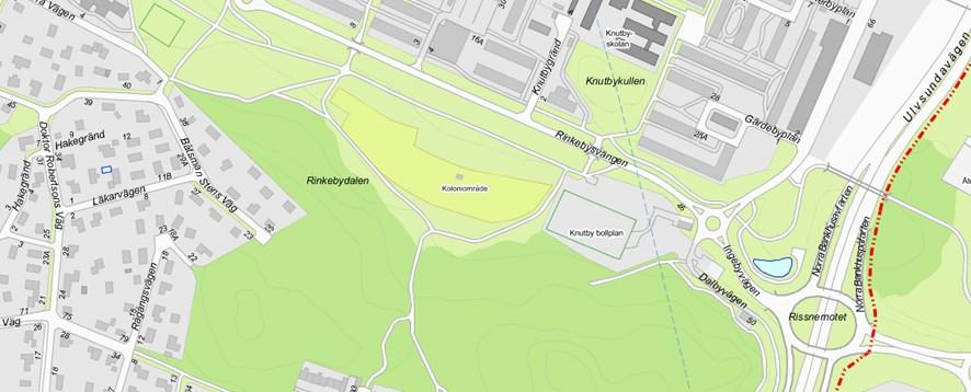 Dessutom sker omkörningar av buss som stannat vid hållplats, trots heldragen linje och dålig sikt, samtidigt som gångtrafikanter i vissa fall genar över vägen istället för att använda befintlig