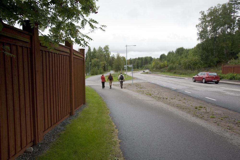 Bullerskydd i Junosuando Trafikverket tar fram förslag på de åtgärder som är genomförbara på platsen och som skyddar de boendes