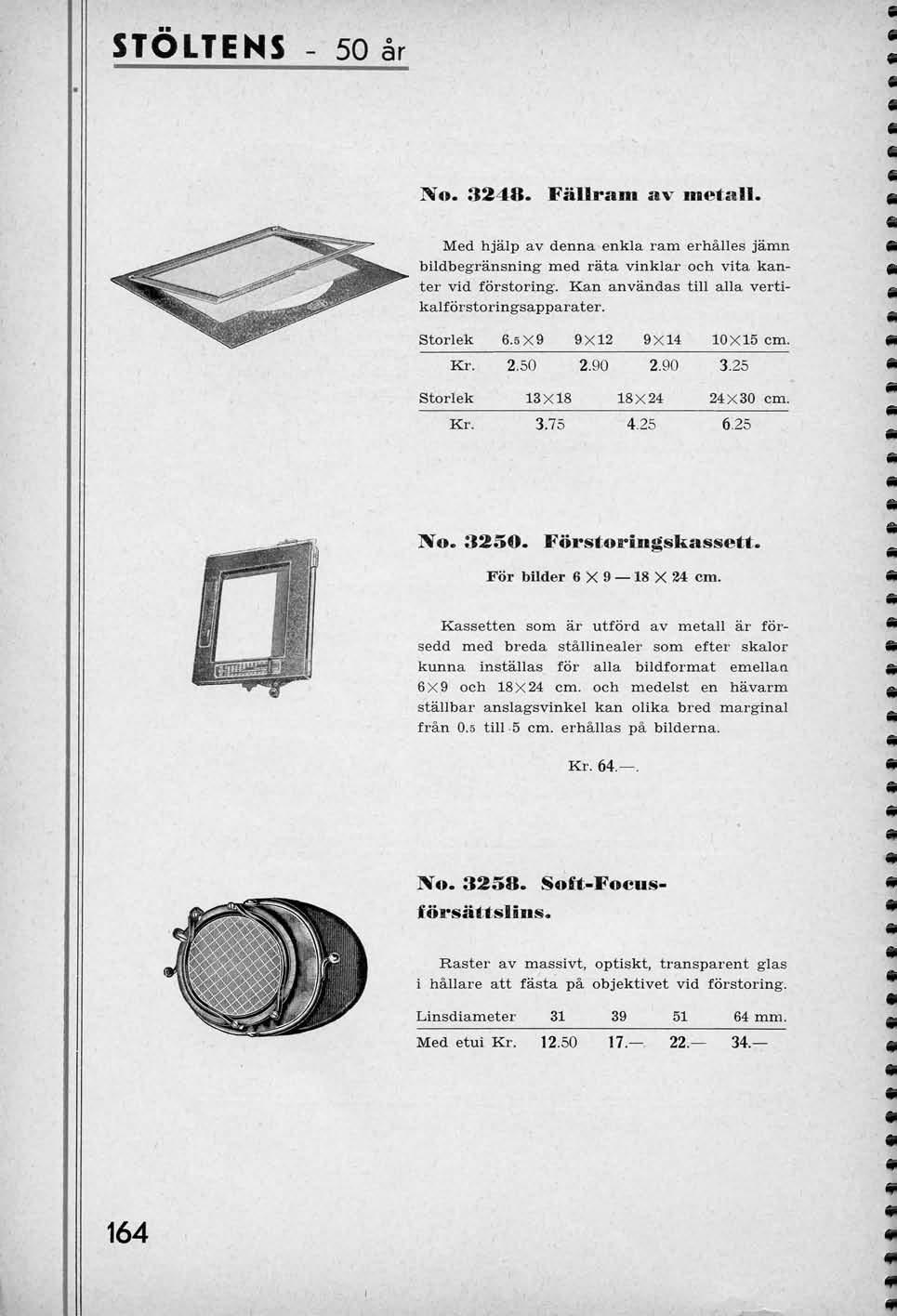 STOLTENS - 50 ar No. 3248. Fallram av metall. Med hjalp av denna enkla ram erhalles jamn bildbegransning med rata vinklar och vita kanter vid forstoring.