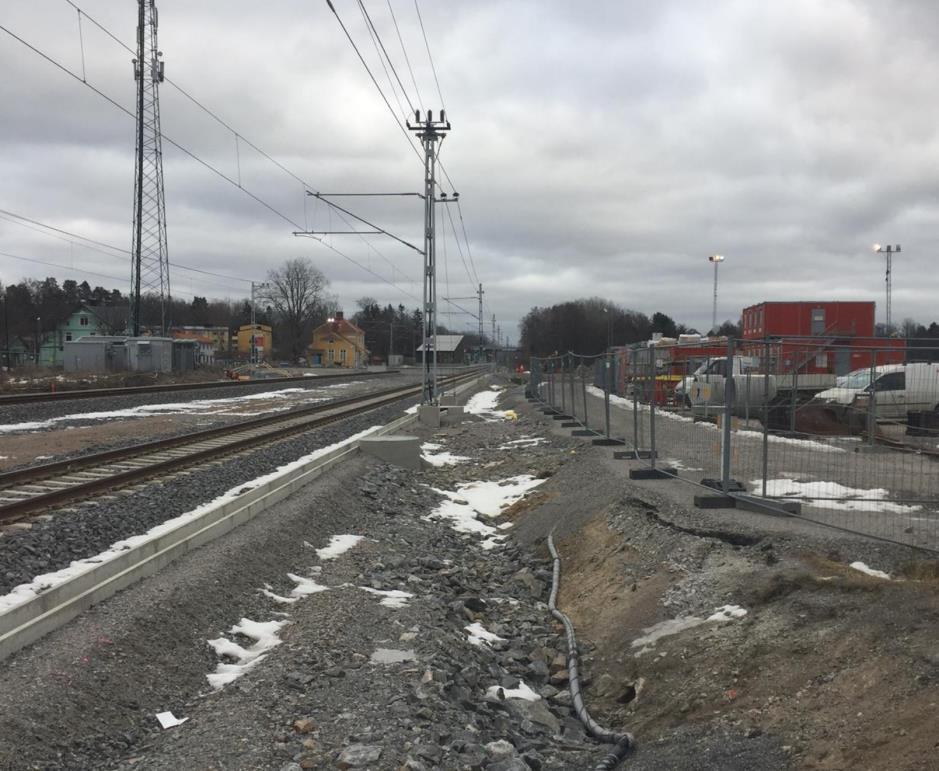 RISKUTREDNING 2017-04-24 12 (54) Figur 7 visar Stav 1:38, foto taget längst med Järnvägen. I mitten av bilden syns Tungelsta station, byggnaden med snedtak. 2.2 Skyddsobjekt Denna riskutredning fokuserar på personsäkerhet.