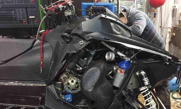TIKKA SNOwMOBILE DYNO-TEST LUSTGAS GÖR GOTT I BÅDE KROPP OCH MOTOR! TEXT & FOTO MATTS TIKKA Den här gången ska jag köra ett reportage om nåt som verkligen ligger mig varmt om hjärtat.