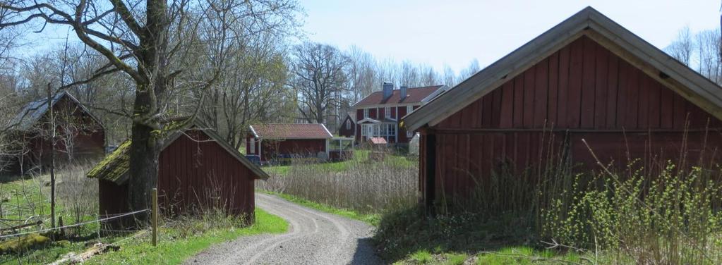 Den norra gården är idag uppdelad på två fastigheter.