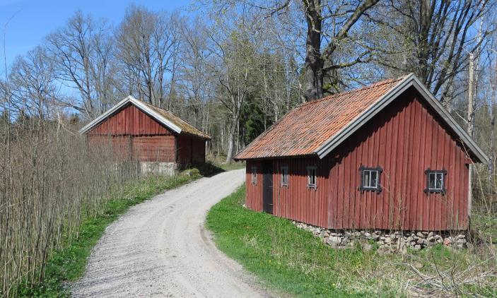 En källarbyggand och ett brygghus med invändig