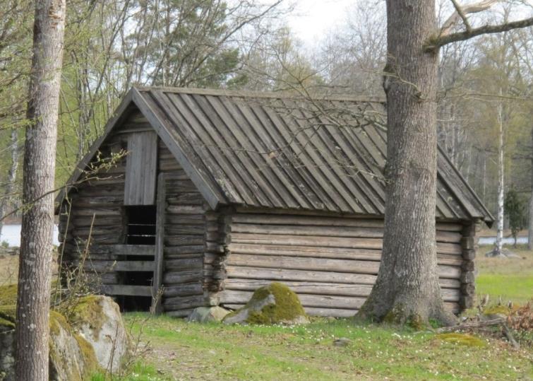 Det är ovanligt att gammal väggpanel finns kvar (Lekaremåla 1:2).