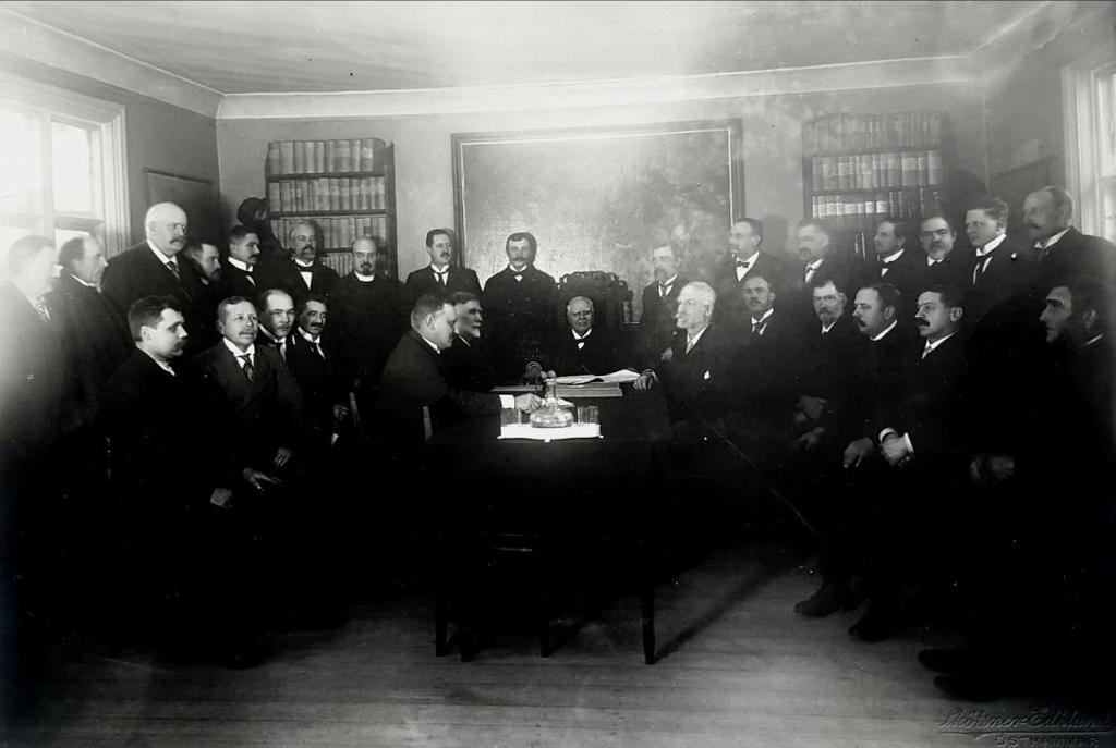 ÖSTHAMMARS STADS SISTA RÅDSTUGA december 1916 En viktig epok i Östhammars Stads historia var när man 1916 bytte styrelseform för behandling och beslut gällande staden styrning och angelägenheter,