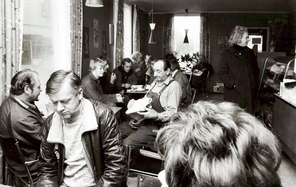 På bilden ser vi Ingo i samspråk med stadens fotograf och radiohandlare Ingemar Widén.
